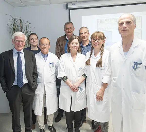 L'équipe de professeur Alain Cribier lors de la poste de la 1000eme valve cardiaque au CHU de Rouen